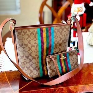 Coach Demsey crossbody bag original with matching wrislet! Very good condition!